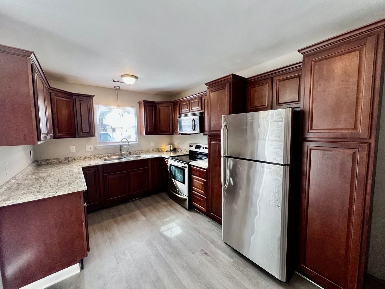 2126 Keller Ave #A - Photo 3 of 20