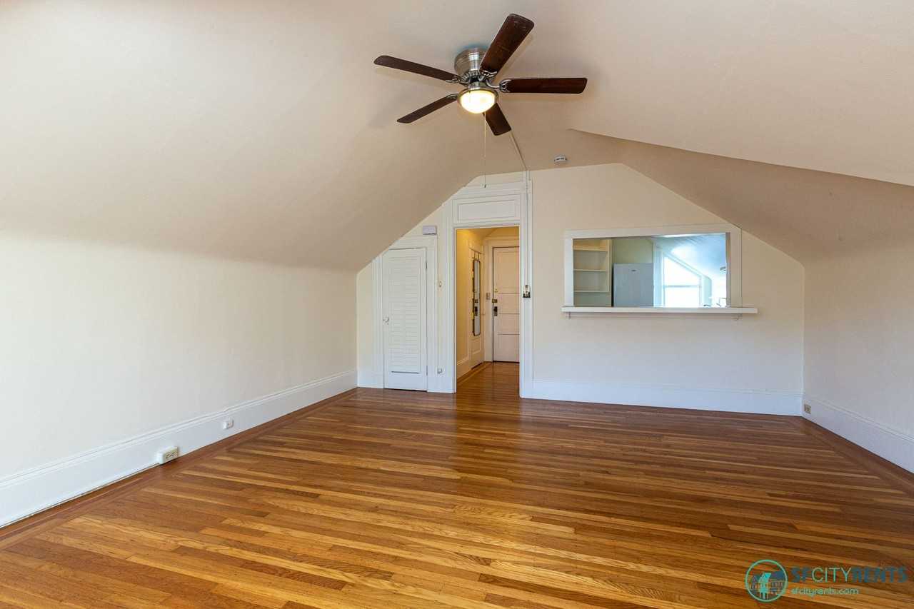 2264 Green St. - Photo 3 of 11