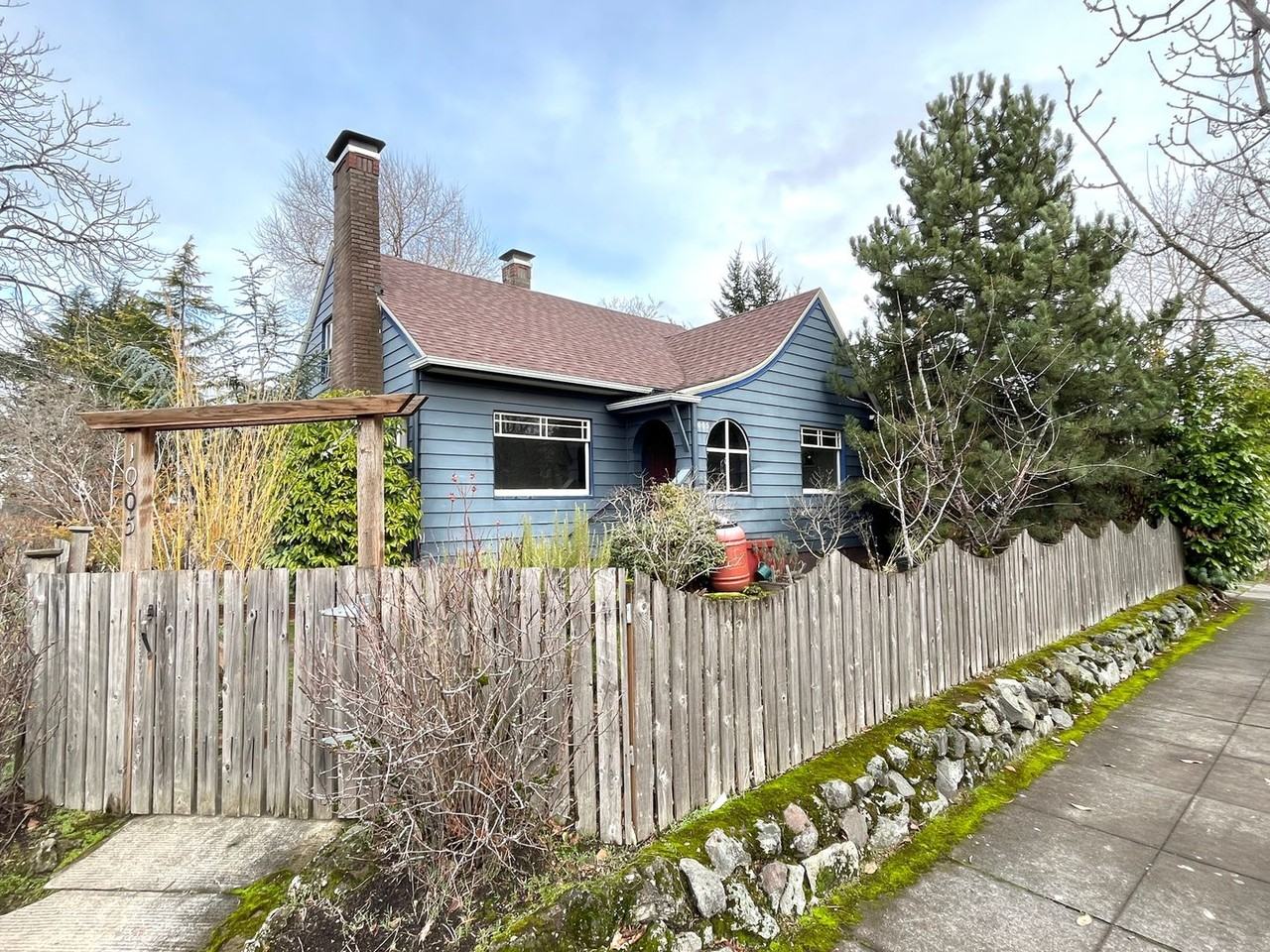 1005 Ne Killingsworth St - Photo 2 of 26