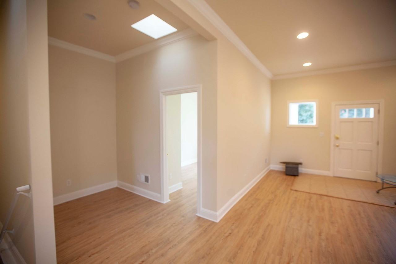 222 Sadowa St - Photo 3 of 17