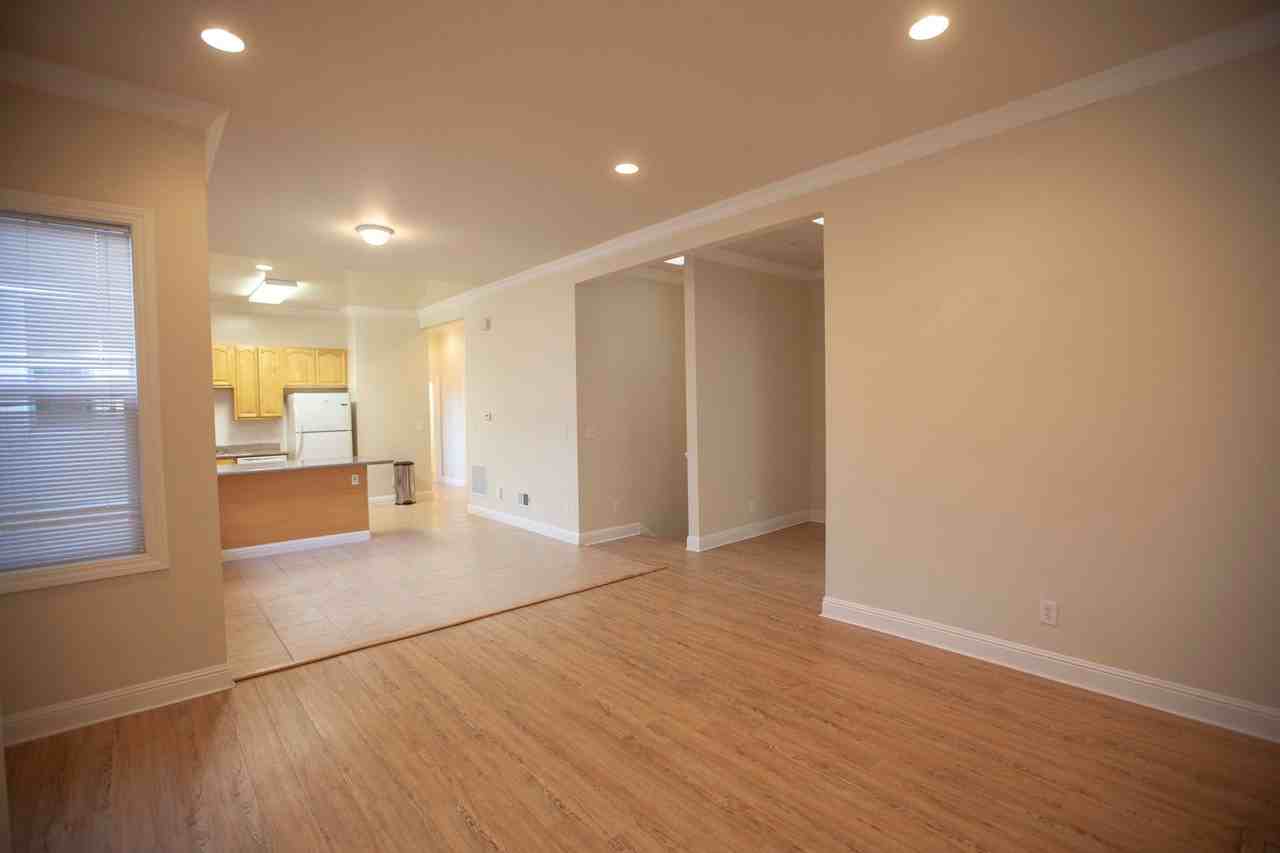 222 Sadowa St - Photo 6 of 17