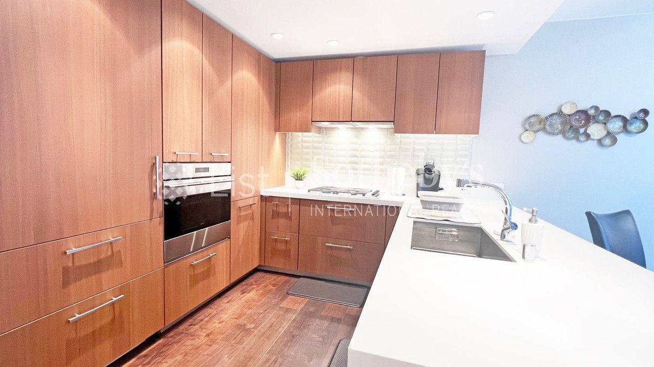 1555 Kapiolani Blvd #910 - Photo 3 of 25