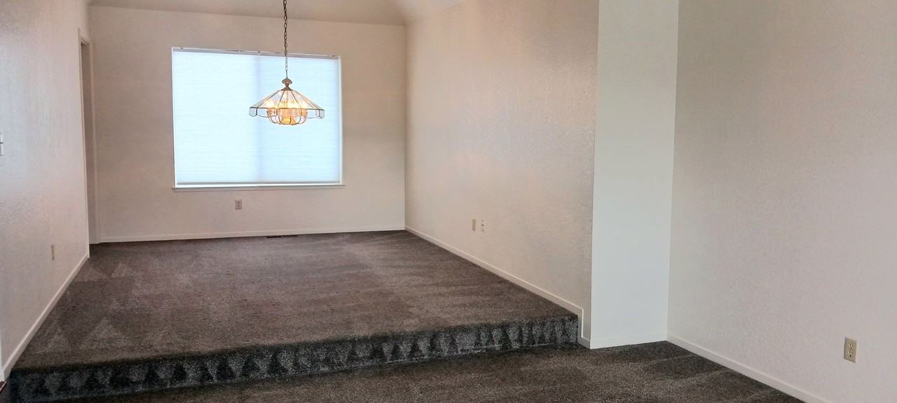 134 Pebble Dr - Photo 3 of 20