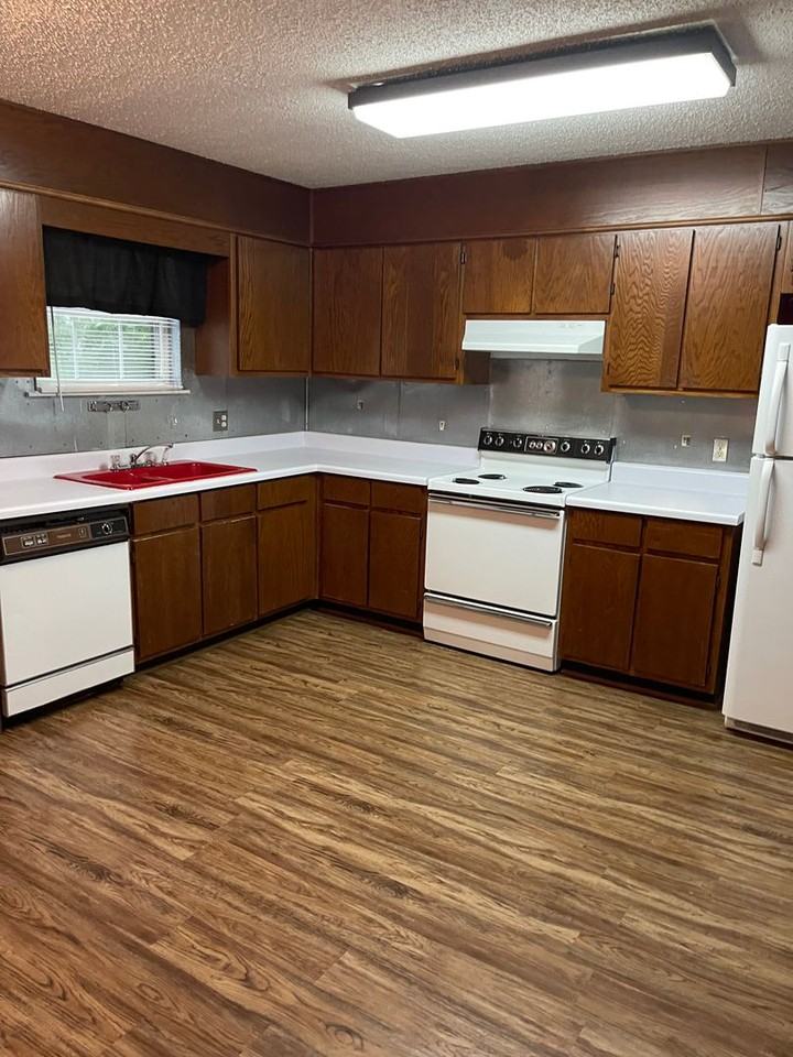 168 E University Dr - Photo 6 of 12