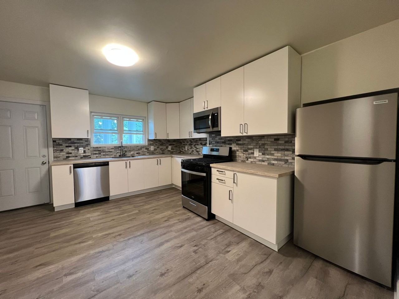 119 Clover St - Photo 3 of 20