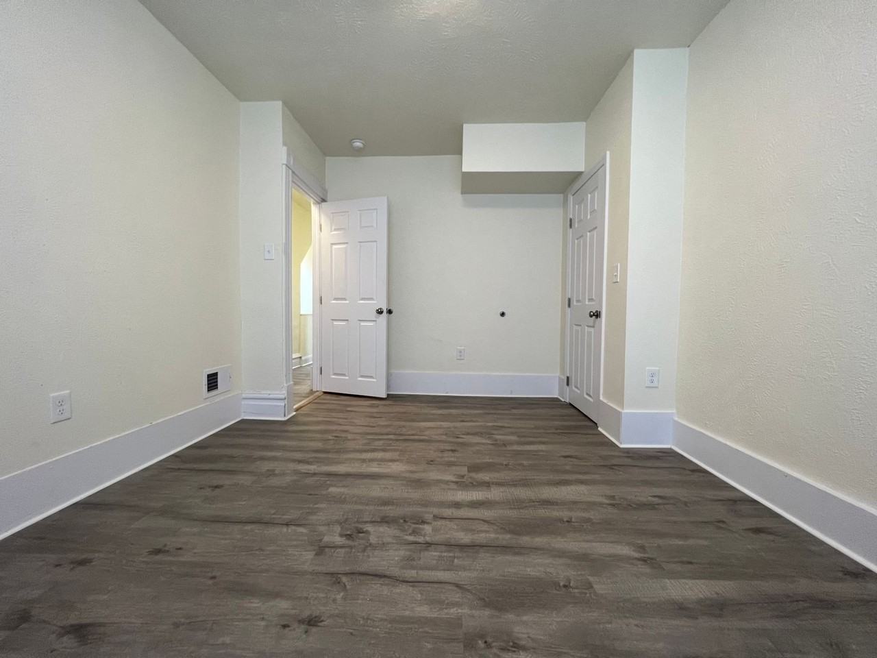 119 Clover St - Photo 6 of 20