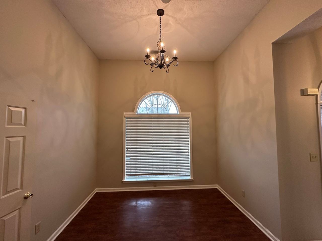 10144 Lynham Dr - Photo 3 of 19