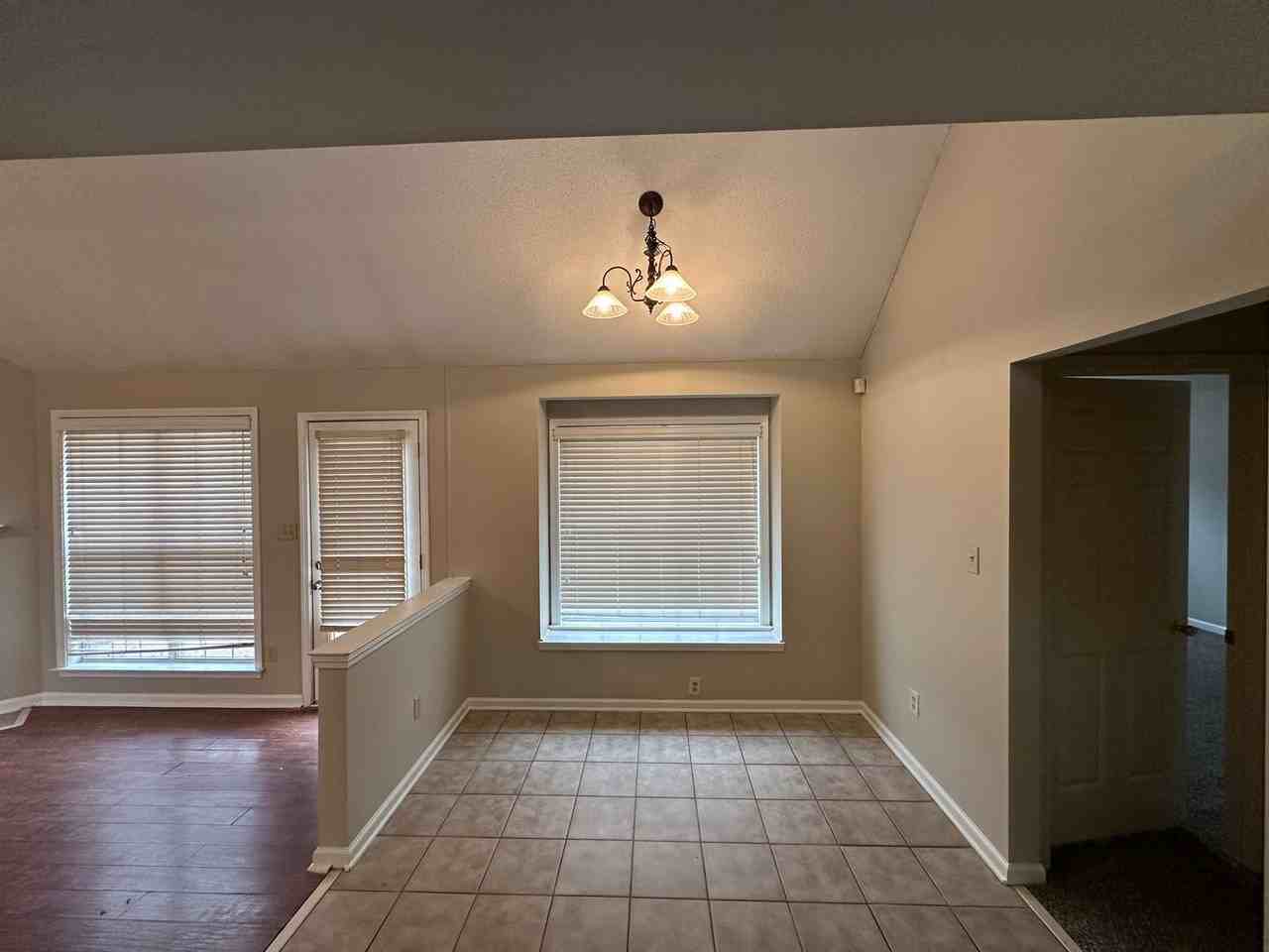 10144 Lynham Dr - Photo 5 of 19