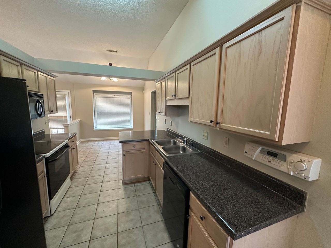 10144 Lynham Dr - Photo 7 of 19