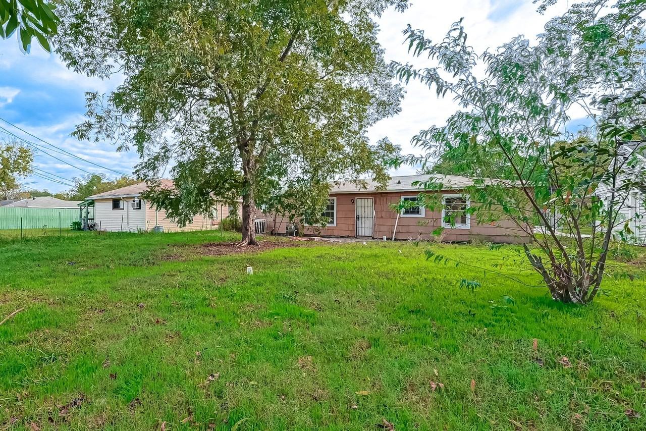 7946 Jutland Rd - Photo 3 of 18
