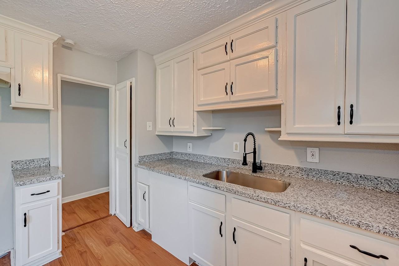 7946 Jutland Rd - Photo 5 of 18