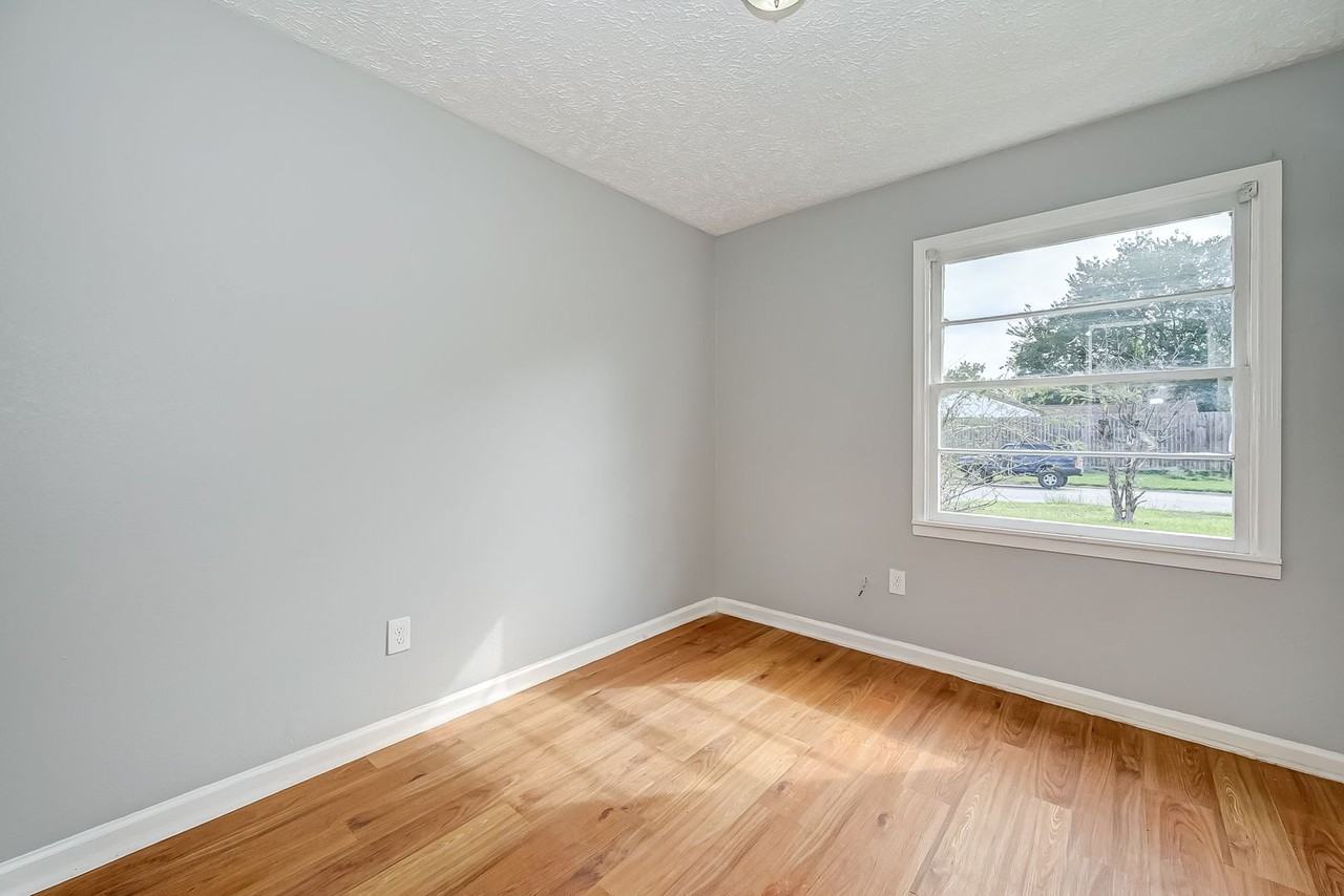 7946 Jutland Rd - Photo 7 of 18