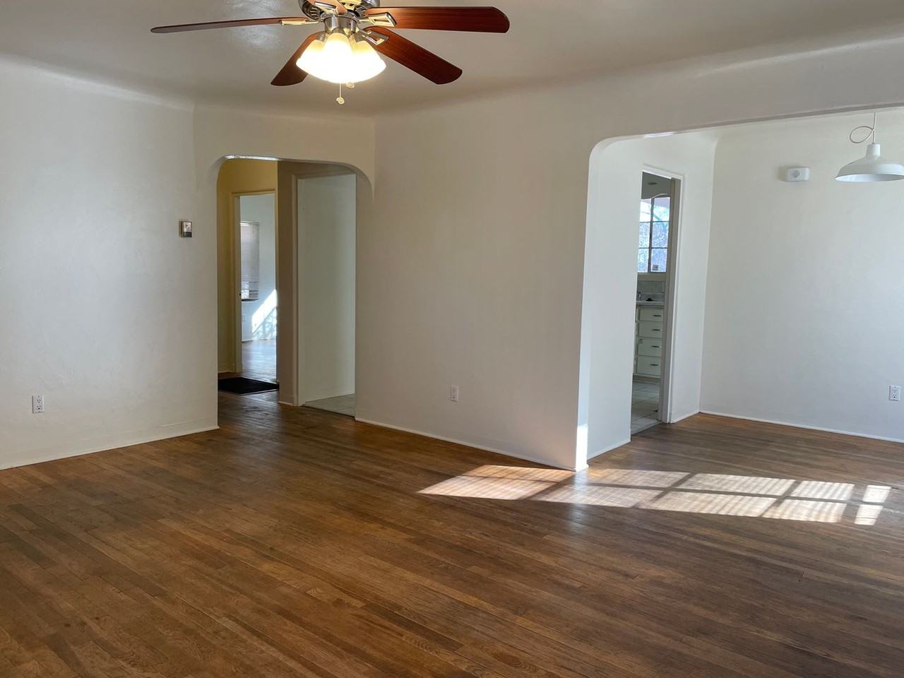 1138 Columbia Dr Ne - Photo 2 of 8