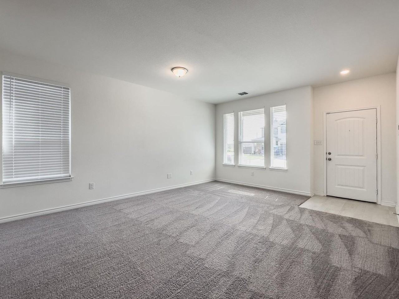 440 Sunrise Park - Photo 3 of 35