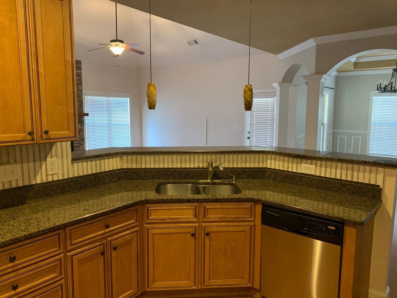 1329 Tulip Ct - Photo 4 of 9