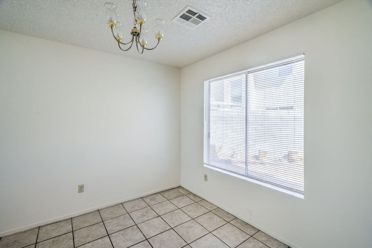 2824 Poppyseed Way - Photo 5 of 26