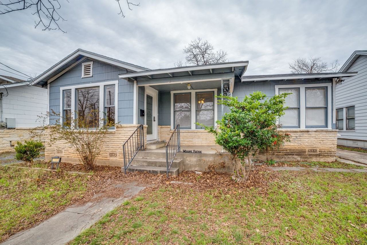 1539 W Kings Hwy - Photo 2 of 25