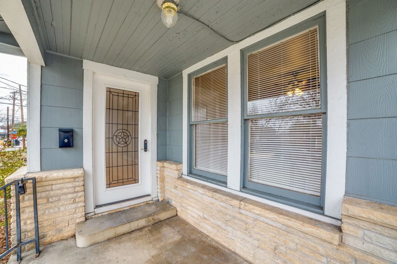 1539 W Kings Hwy - Photo 3 of 25