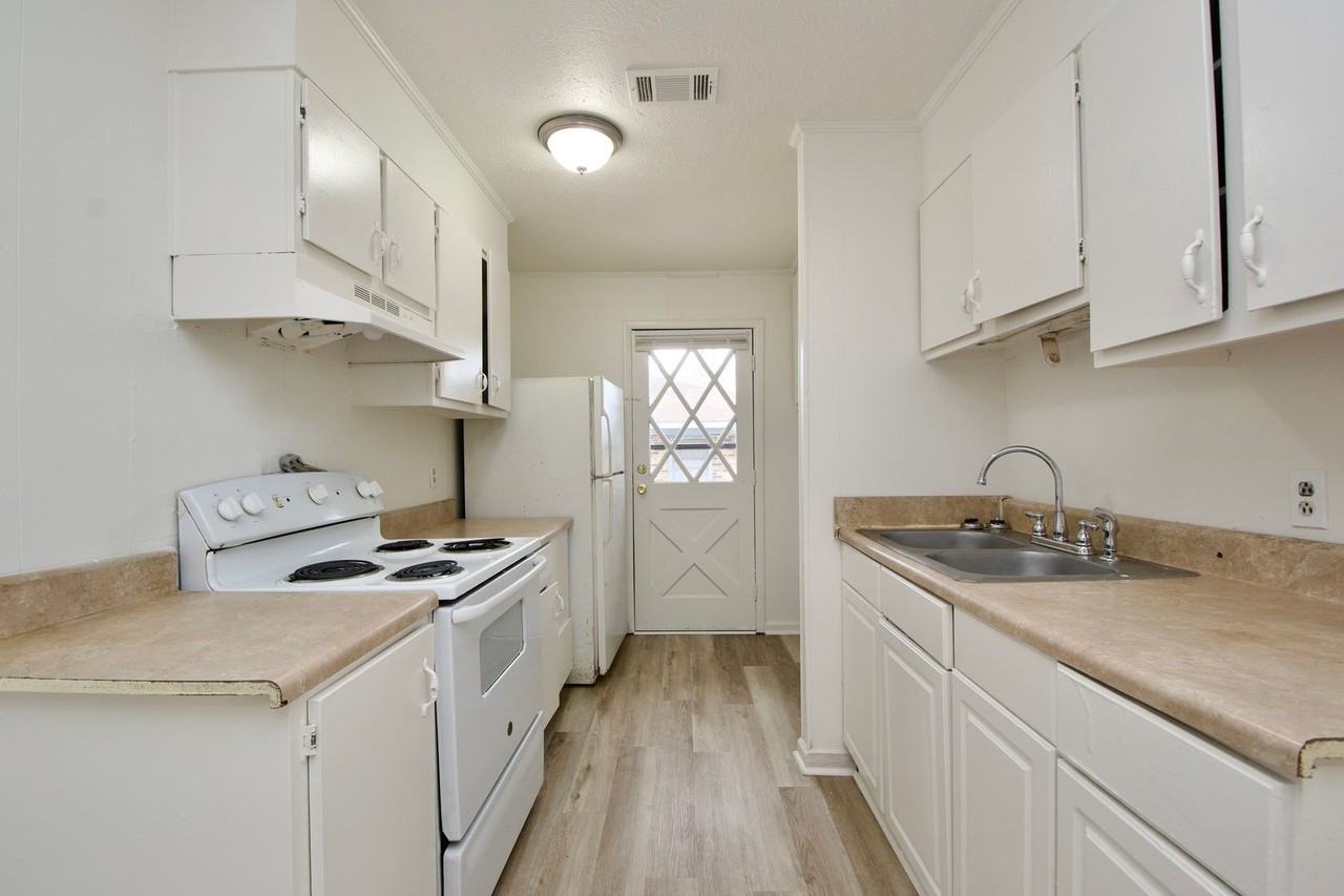 306 Wittel Ave - Photo 4 of 25