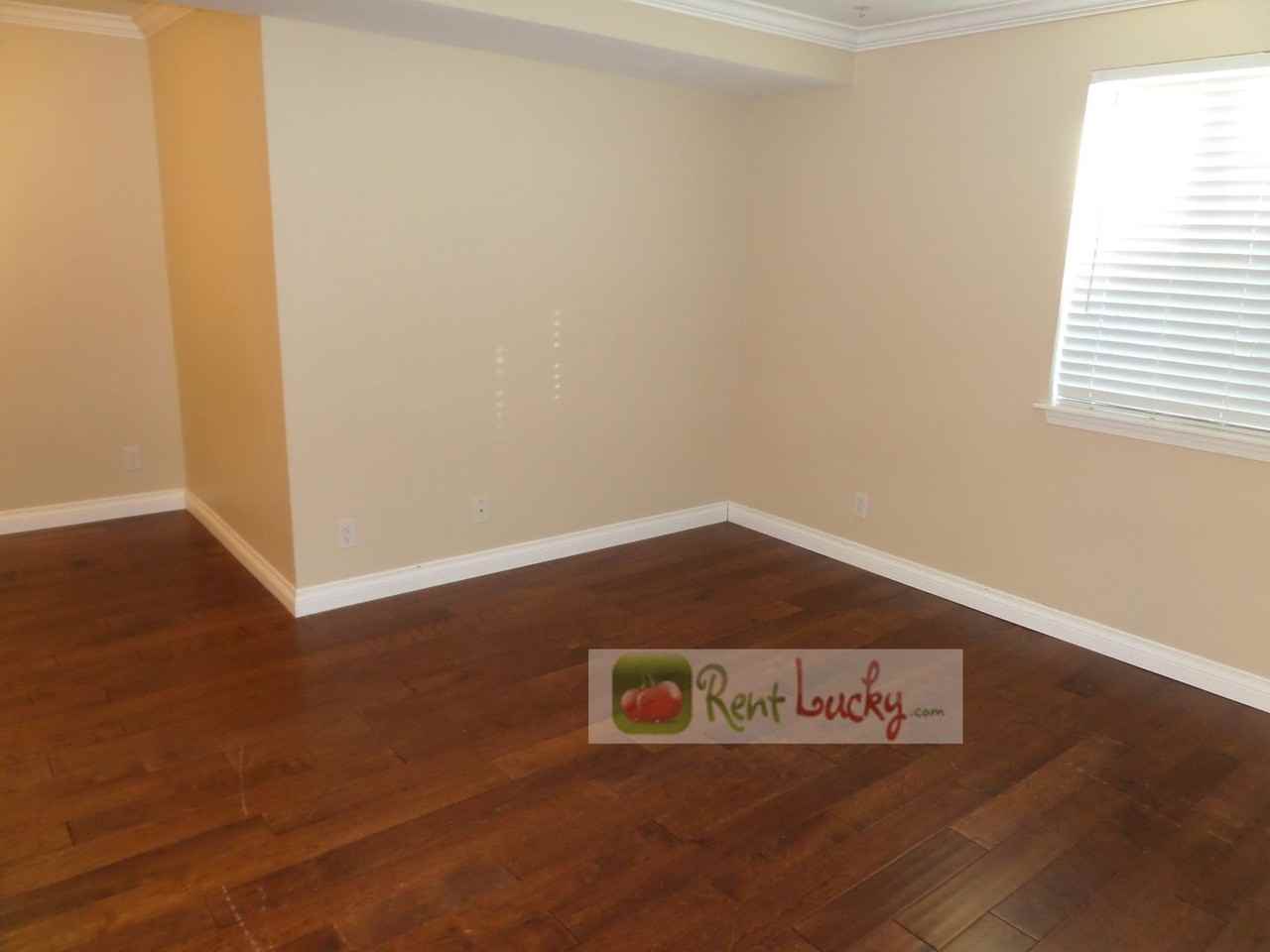 300 10th Ave - Photo 5 of 19