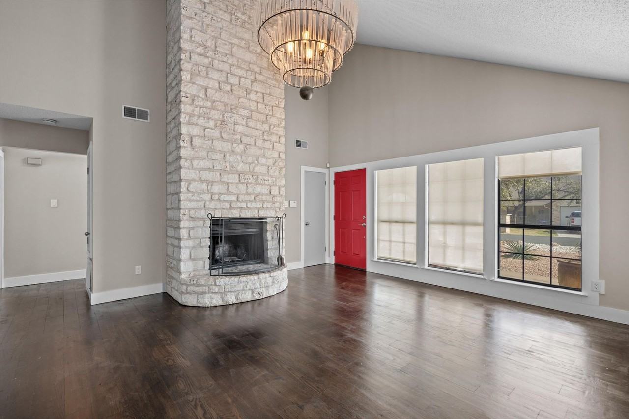 1106 San Augustine Dr - Photo 3 of 31