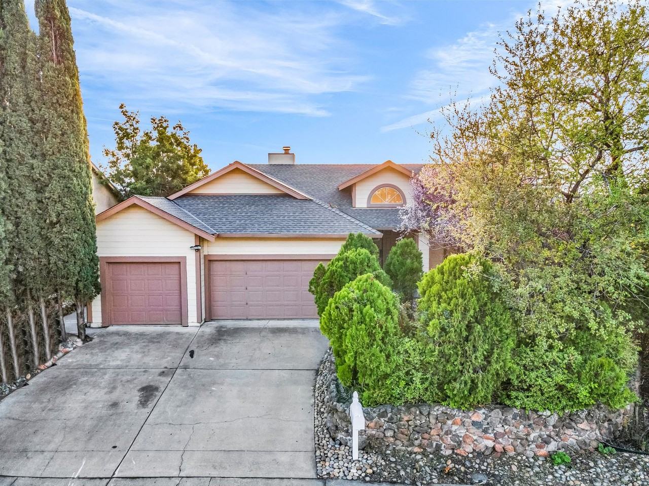 410 Highland Ct - Photo 2 of 50