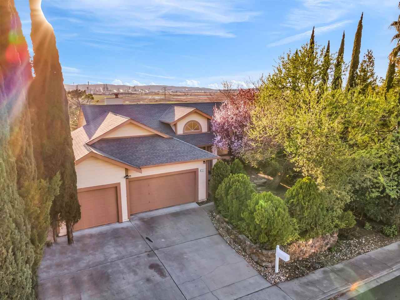 410 Highland Ct - Photo 4 of 50