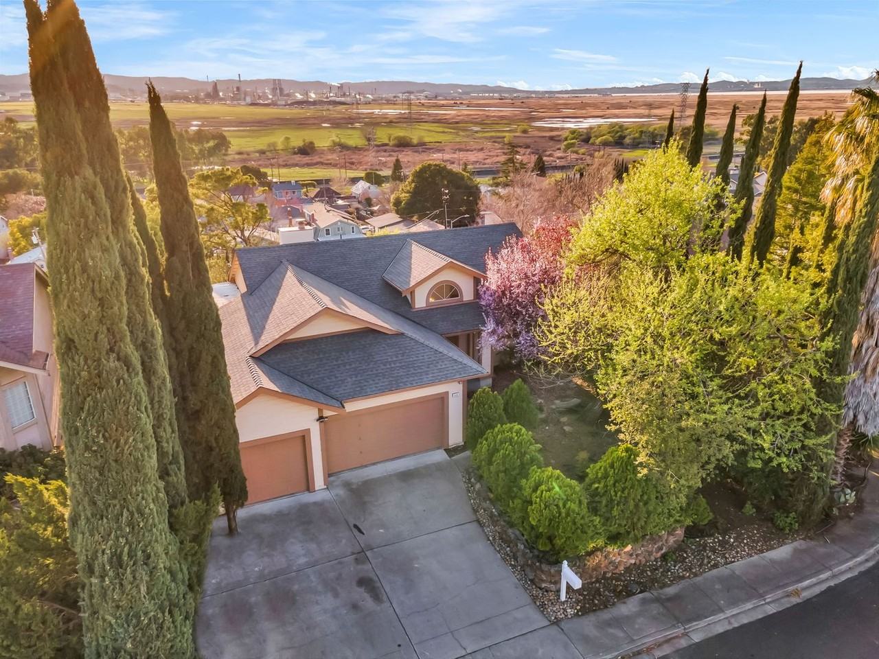 410 Highland Ct - Photo 5 of 50