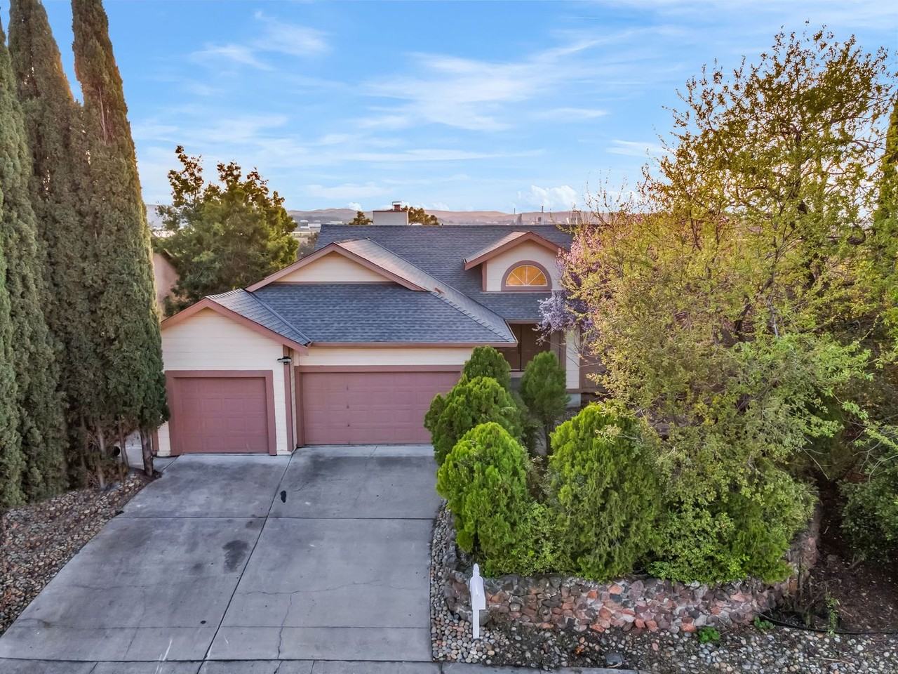 410 Highland Ct - Photo 6 of 50