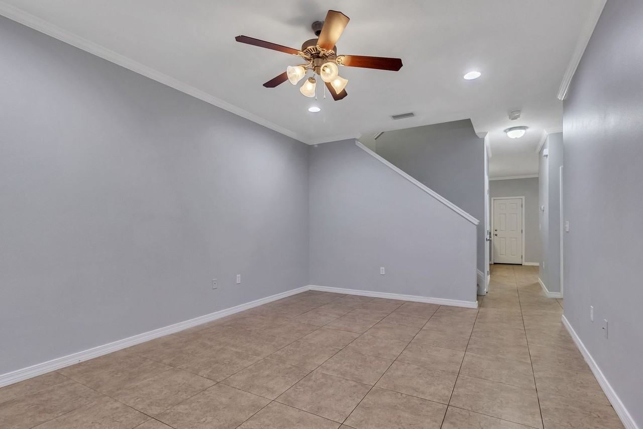 1486 Bentley Cir - Photo 5 of 36