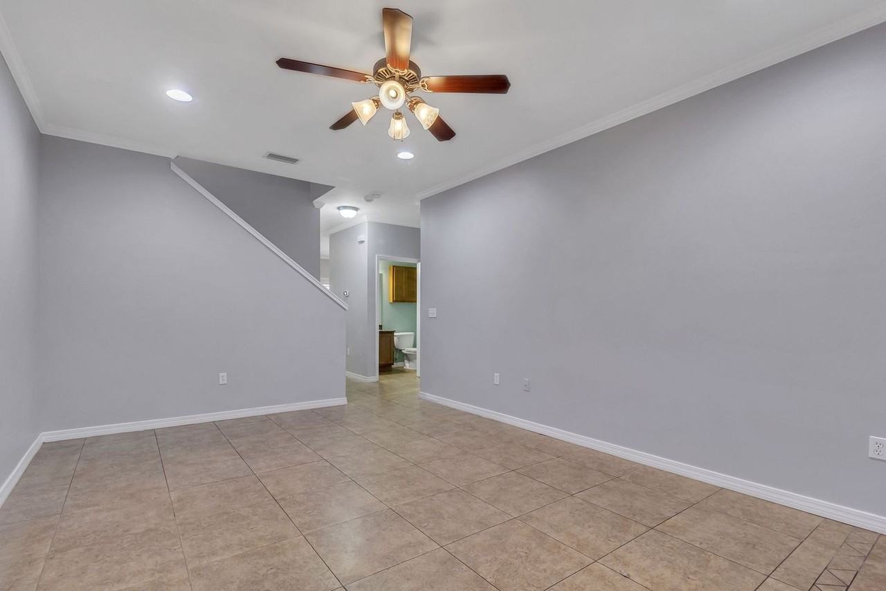 1486 Bentley Cir - Photo 6 of 36