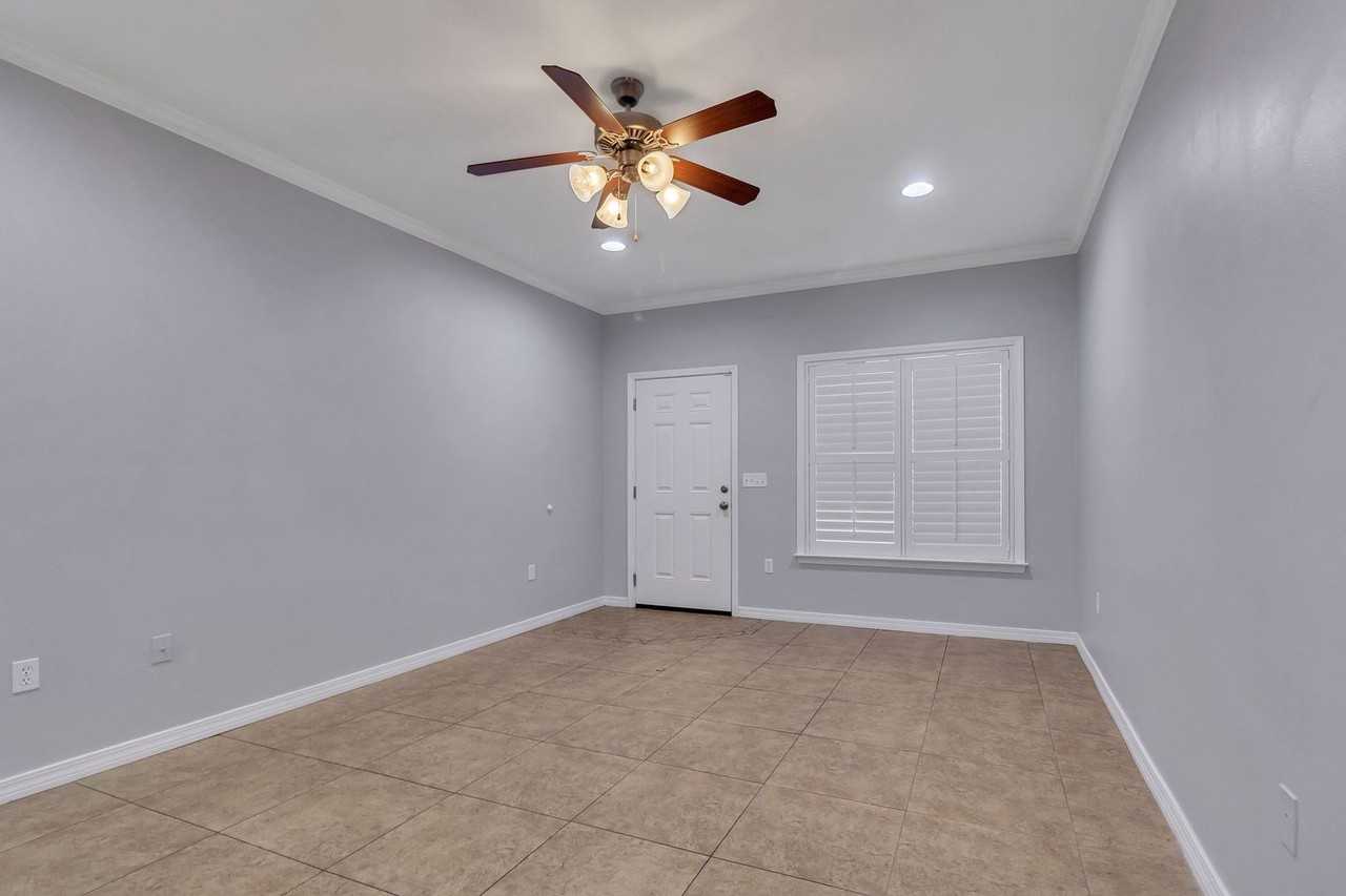 1486 Bentley Cir - Photo 7 of 36