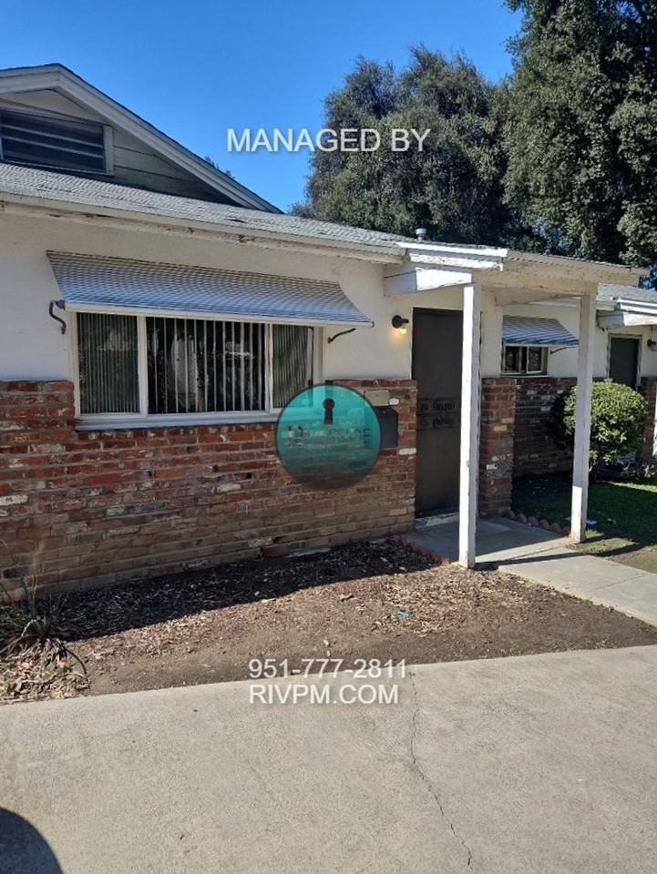 7416 Potomac St - Photo 3 of 20