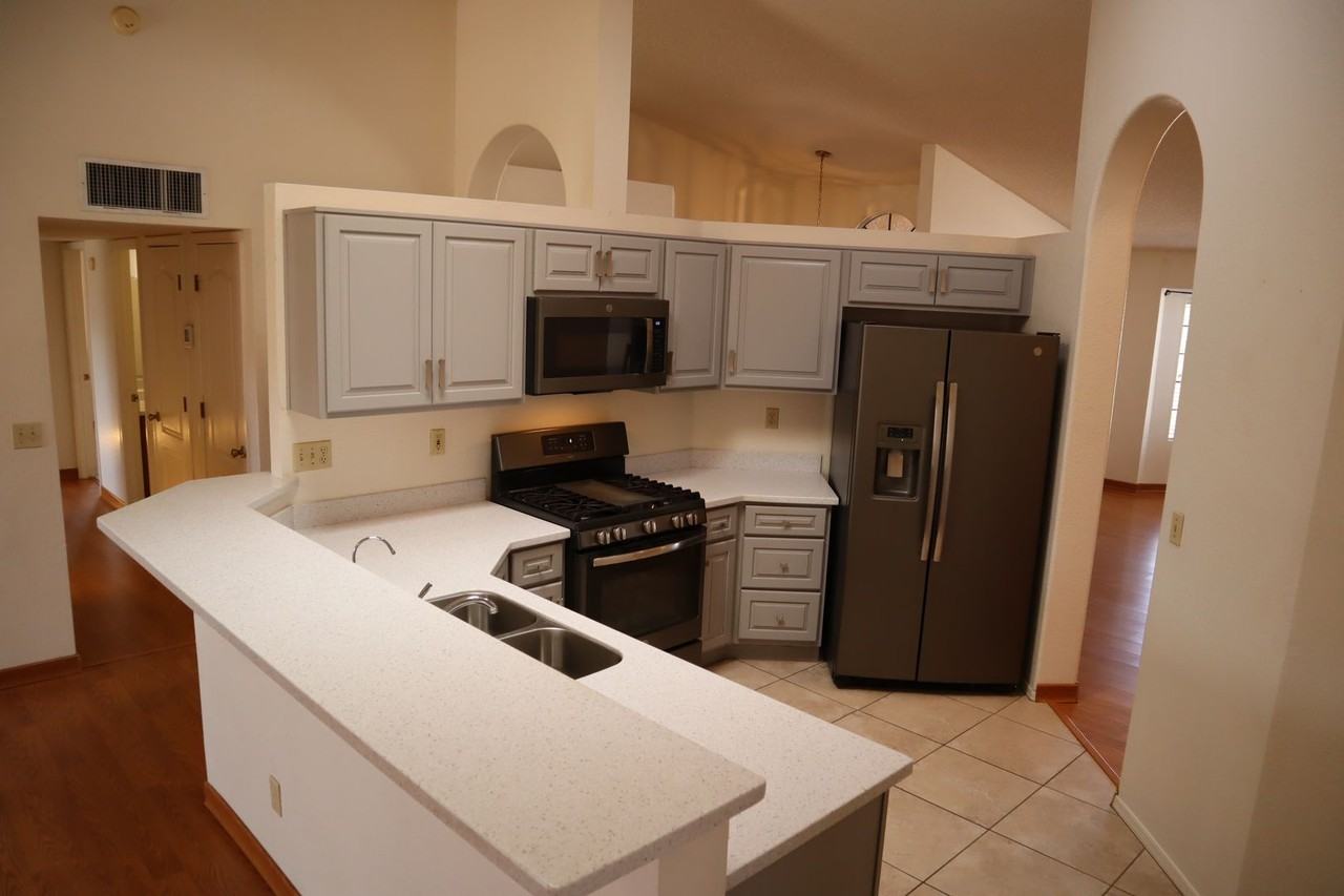 5104 Colina Way - Photo 2 of 50