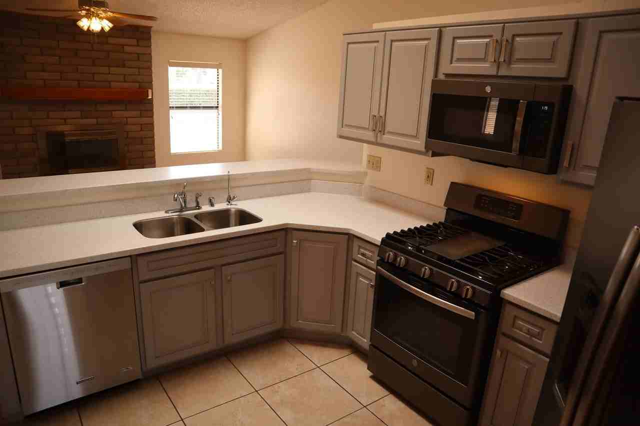 5104 Colina Way - Photo 3 of 50