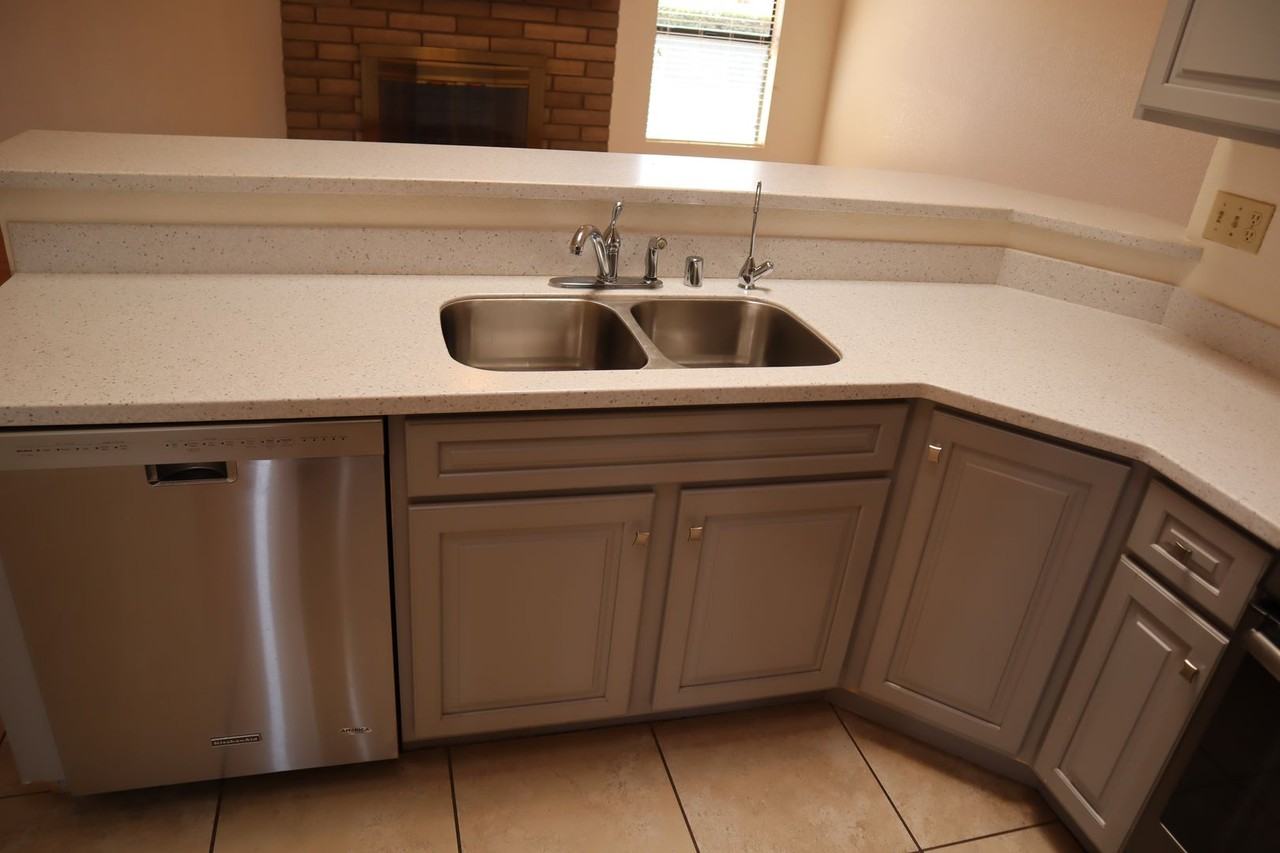 5104 Colina Way - Photo 6 of 50