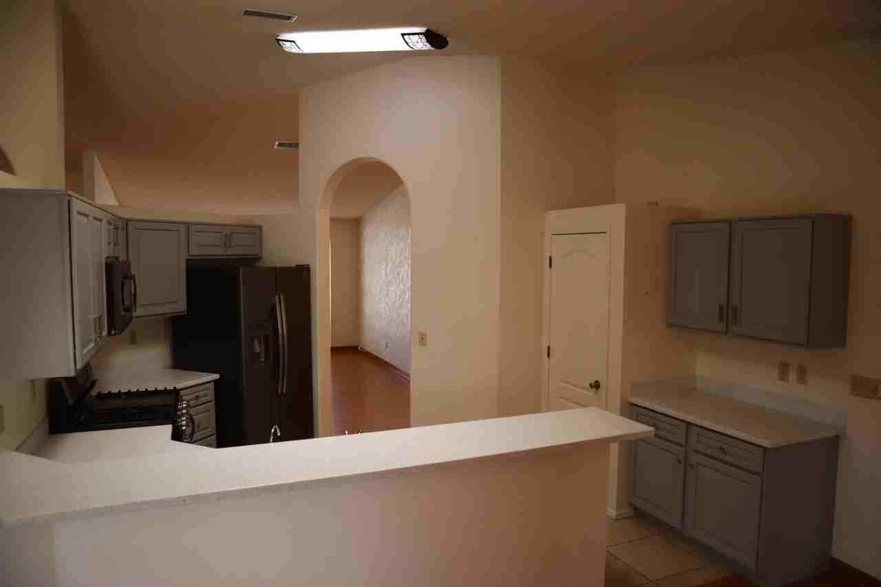 5104 Colina Way - Photo 7 of 50