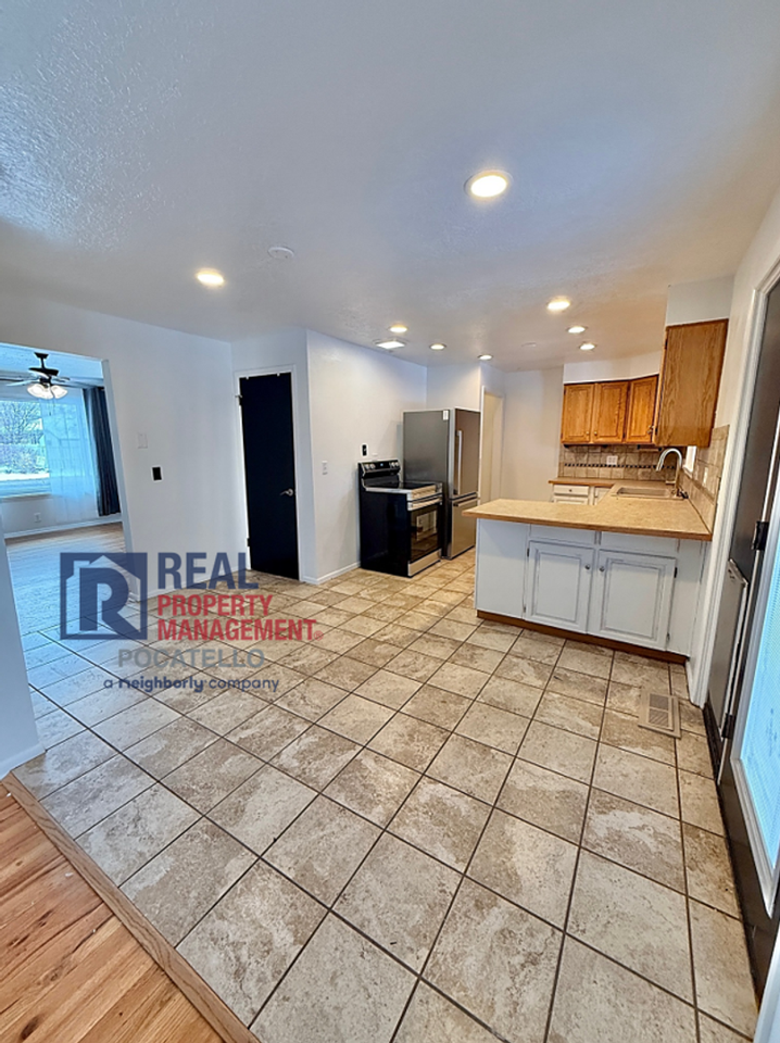 163 Fairmont Ave - Photo 5 of 30