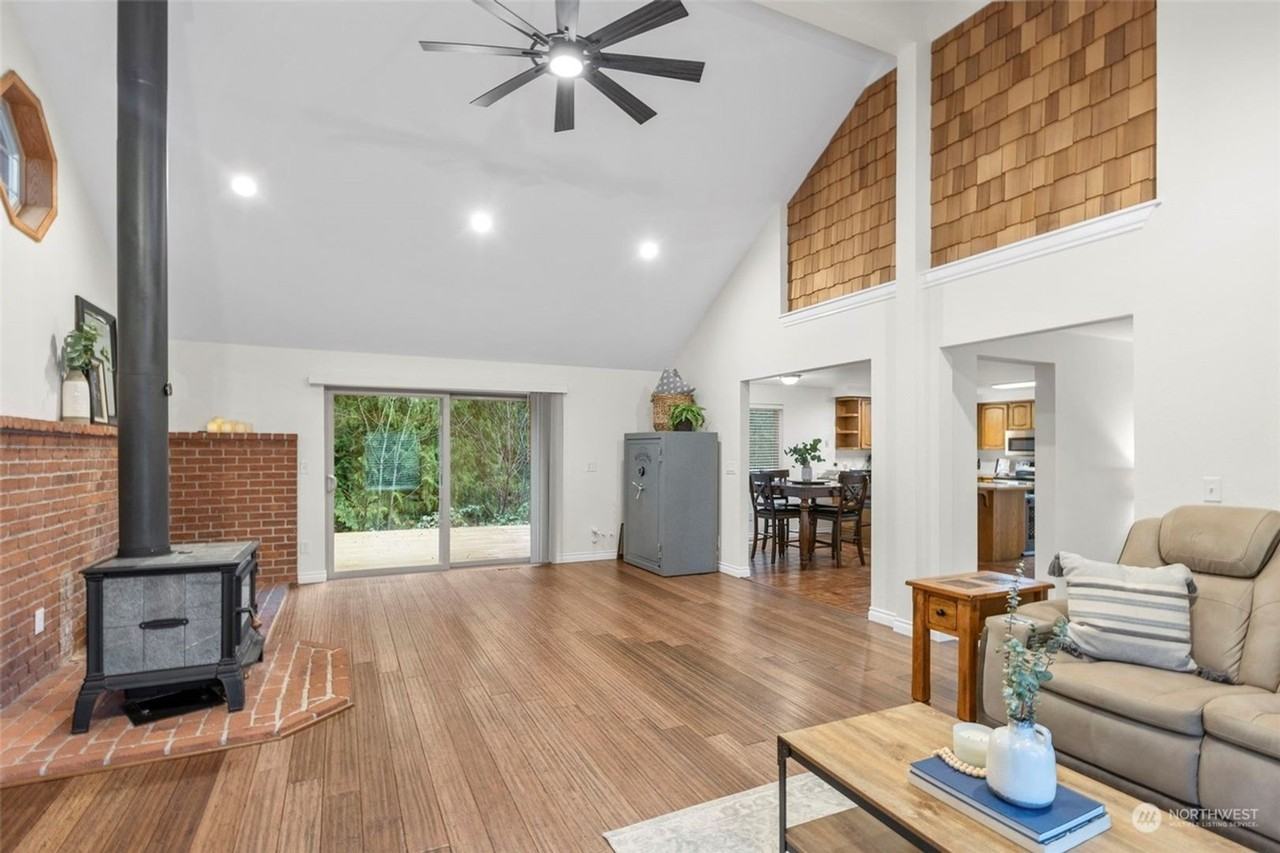 20230 230th Ave Se - Photo 2 of 29