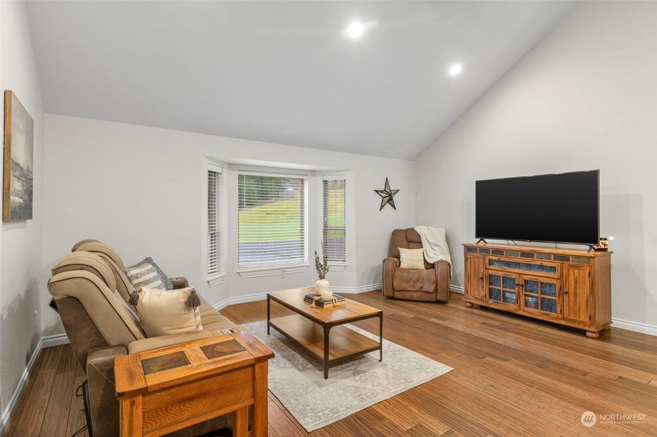 20230 230th Ave Se - Photo 3 of 29