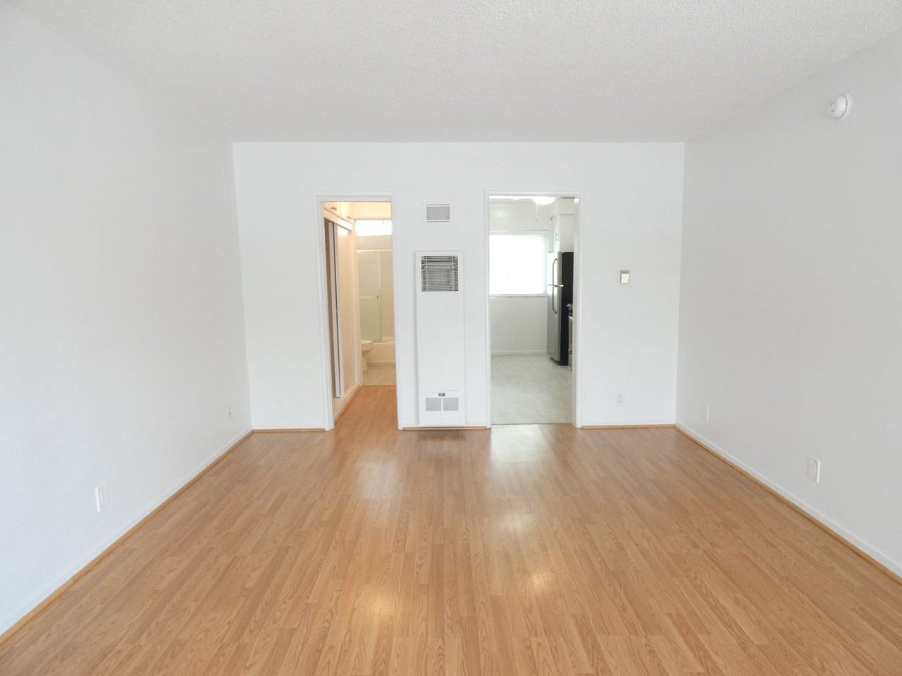 751 S Curson Ave - Photo 4 of 19