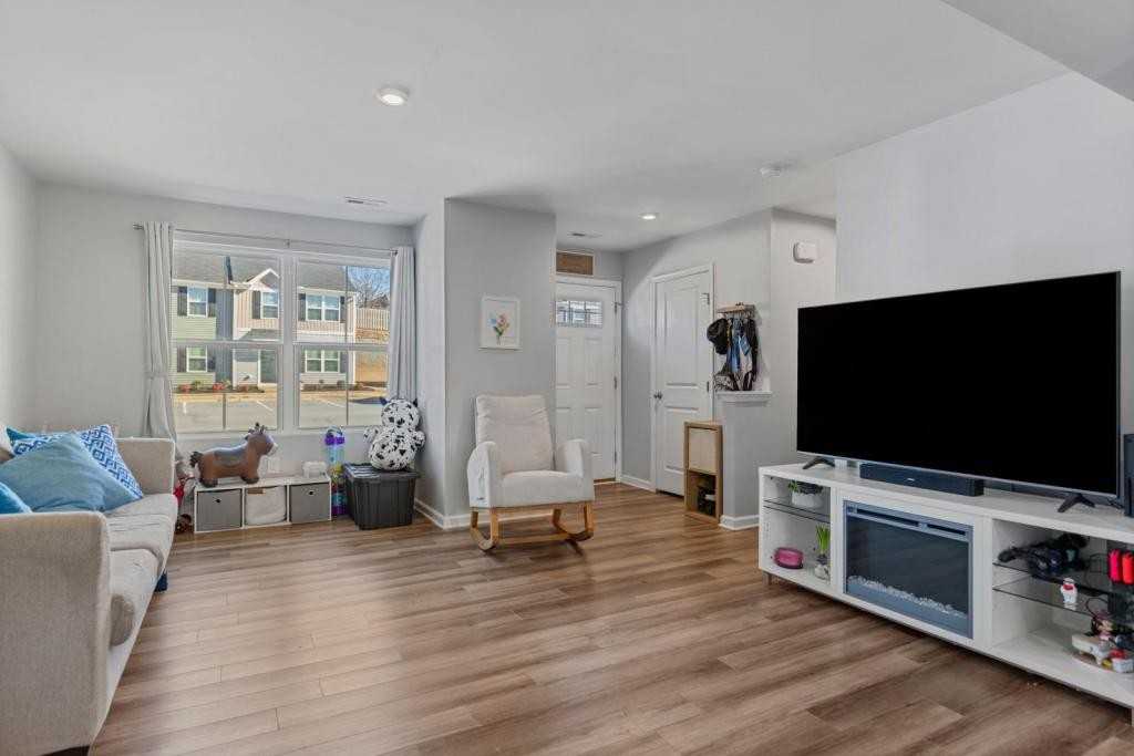 11 Tidworth Dr - Photo 3 of 18