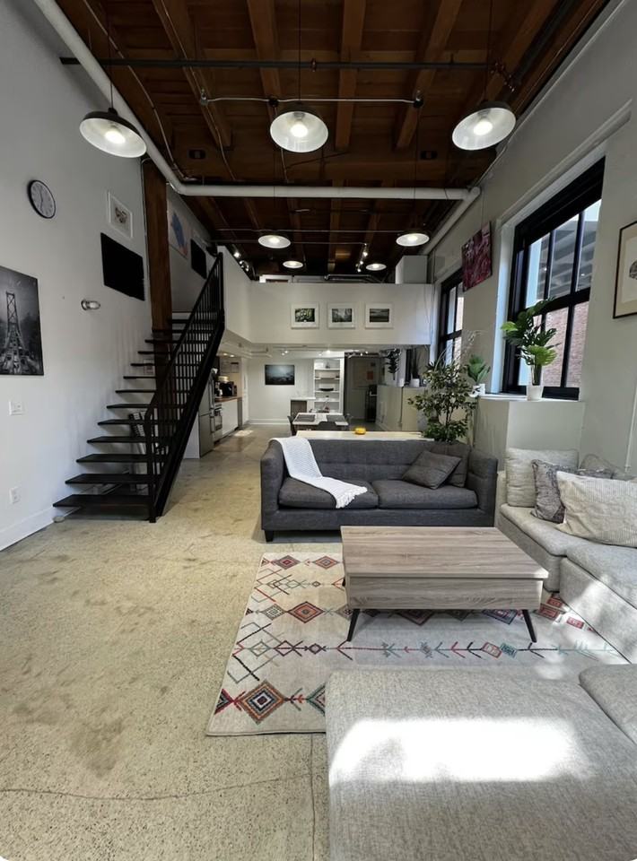 253 Columbia St - Photo 2 of 18