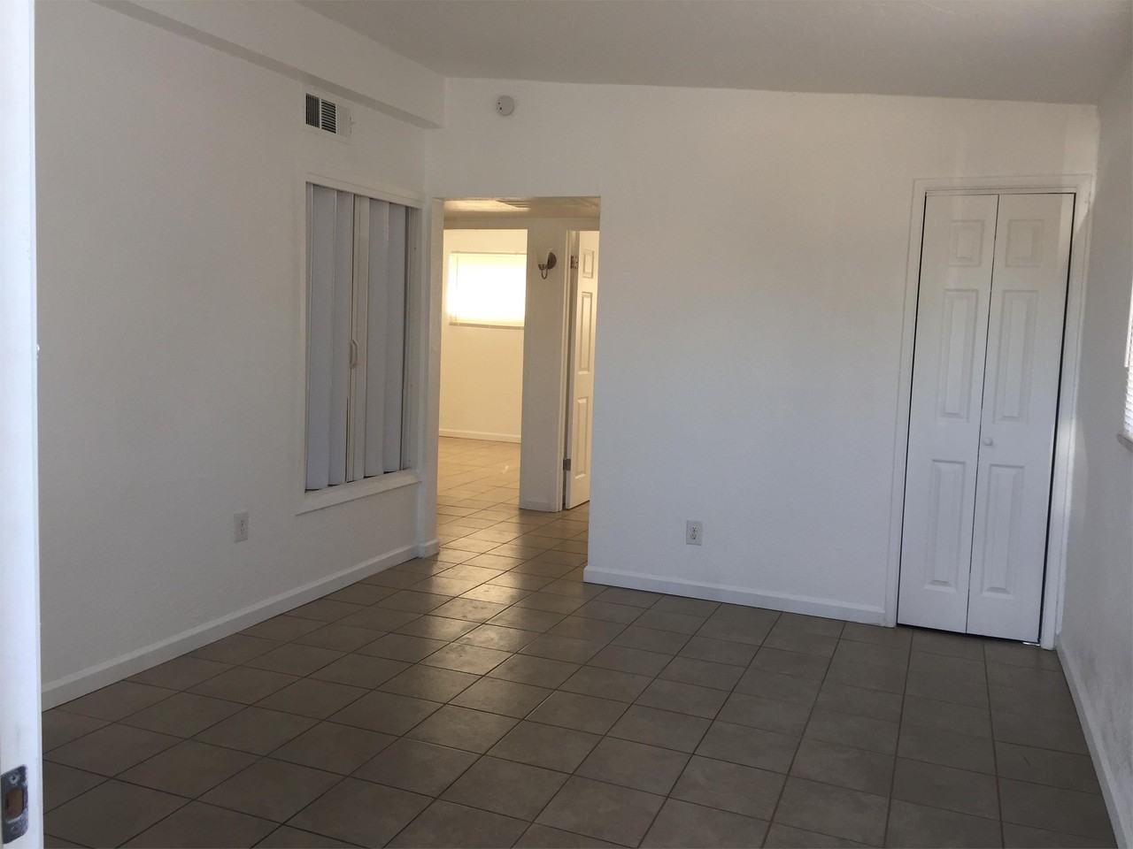 507 W 11th St #1 - Photo 7 of 11