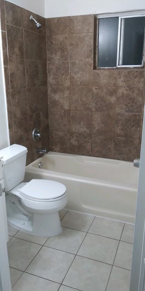 507 W 11th St #1 - Photo 3 of 11