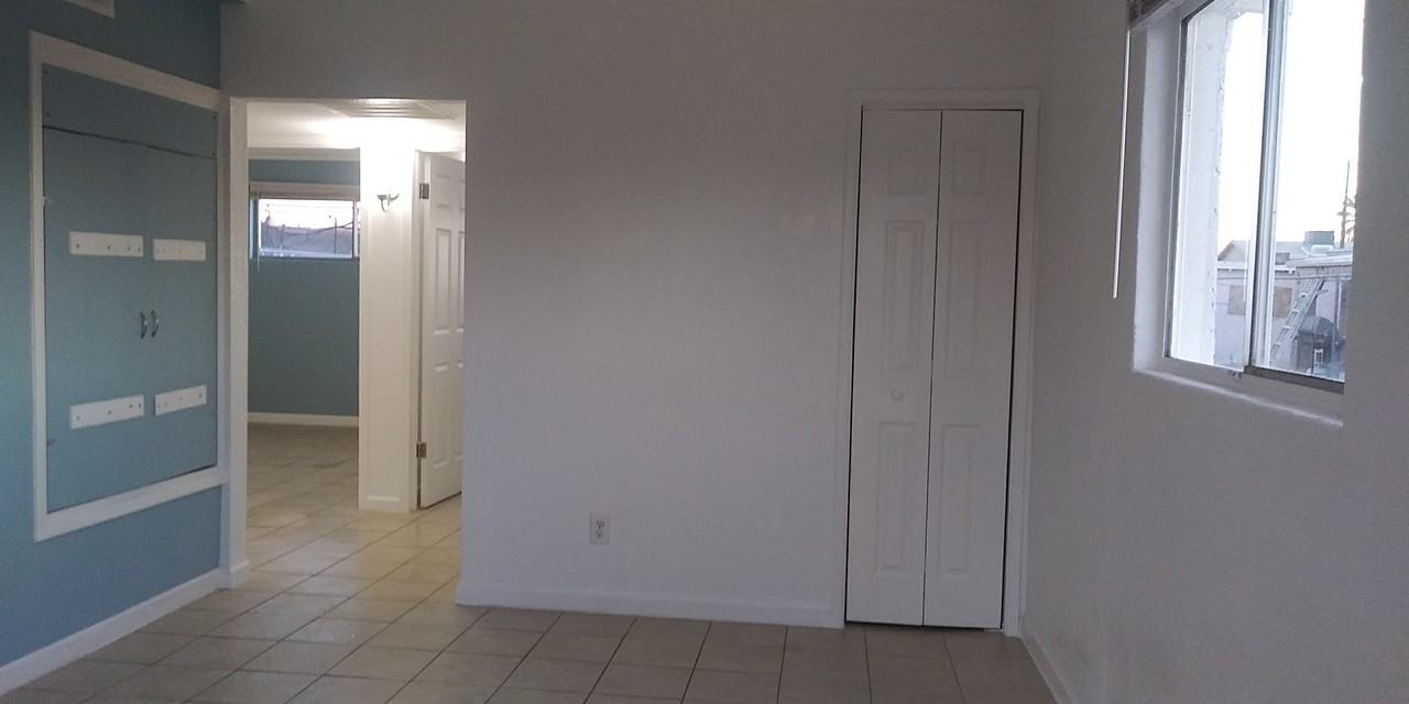 507 W 11th St #1 - Photo 6 of 11