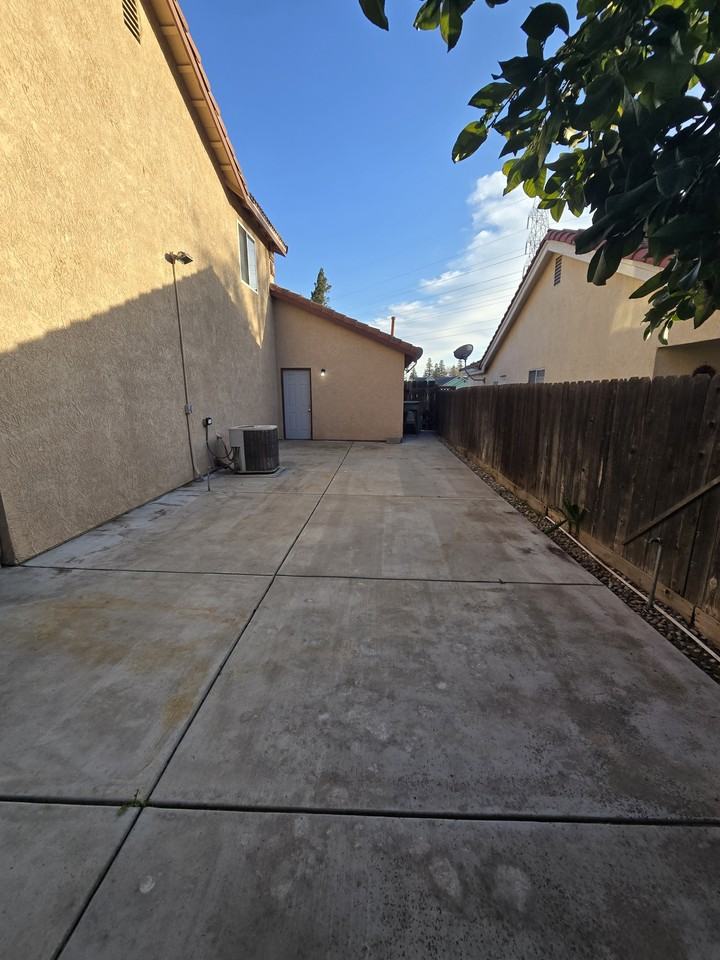 5634 W Paul Ave - Photo 4 of 19