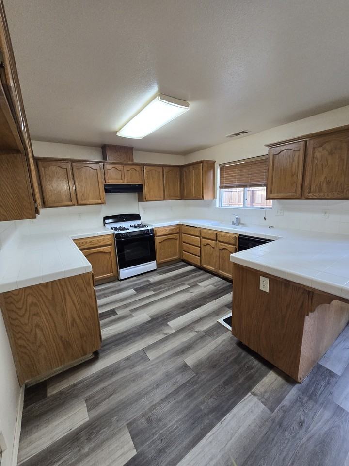 5634 W Paul Ave - Photo 6 of 19