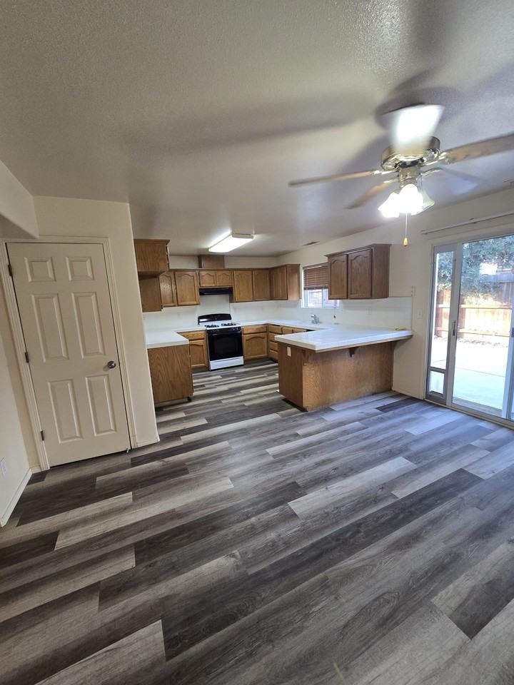 5634 W Paul Ave - Photo 7 of 19