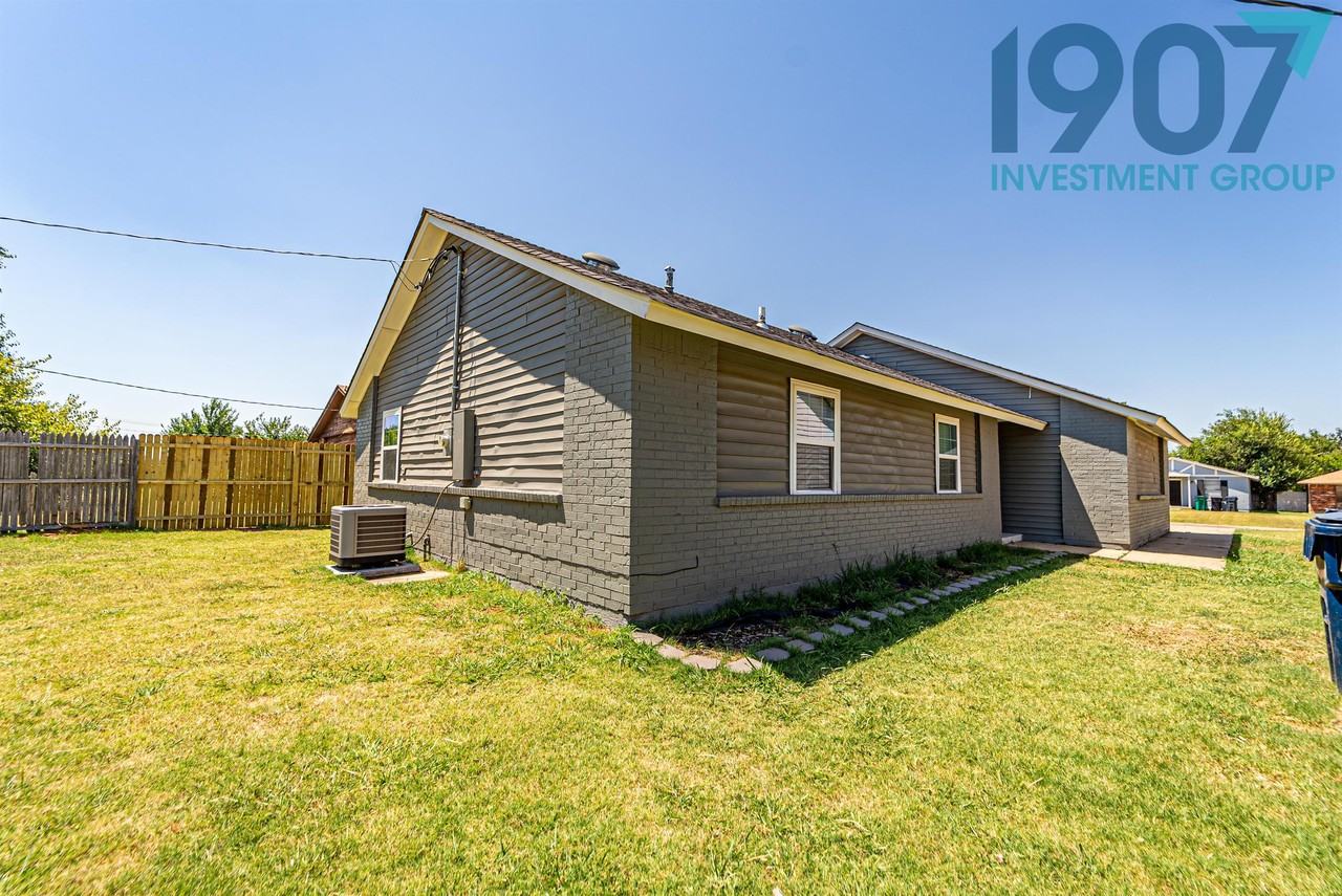 412 Nw 121st St - Photo 3 of 24